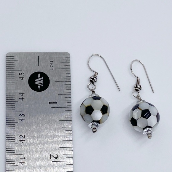 Mother of Pearl and Black Onyx Earrings - Picture 5 of 7